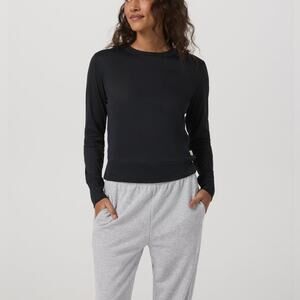 Vuori Daydream Crew Long Sleeve Top – Lightweight Performance Tee – NWOT